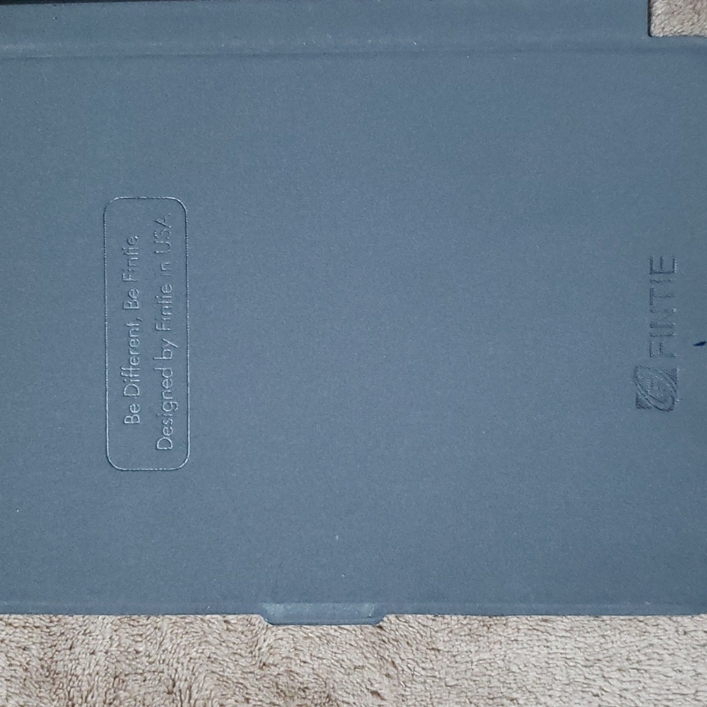 Hard case - Picture 3 of 6